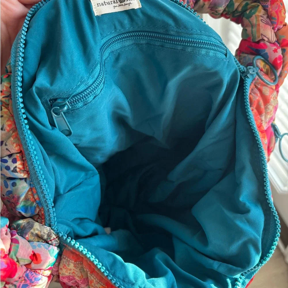 Natural Life Puffy Bag - Picture 5 of 15